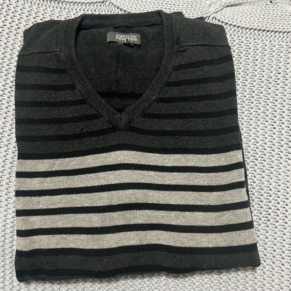 Kenneth Cole Men's Sweaters. Kenneth Cole Reaction Cotton V Neck Size M